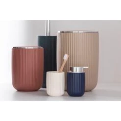 Wenko Schwingdeckeleimer Agropoli L Kosmetikeimer Mit Schwingdeckel 5,5 L Beige 9 Wenko Schwingdeckeleimer Agropoli L Kosmetikeimer Mit Schwingdeckel 5,5 L Beige -Haushaltswaren Geschäft 4008838354834 1068 03